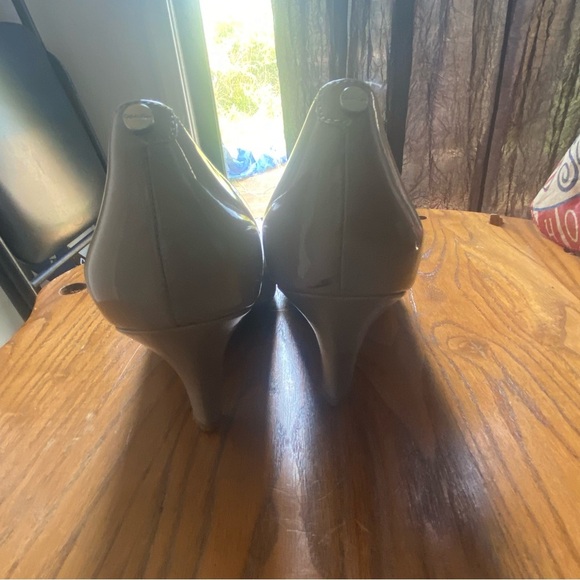 Calvin Klein Collection Tan Heels Elegant Design - Picture 2 of 5